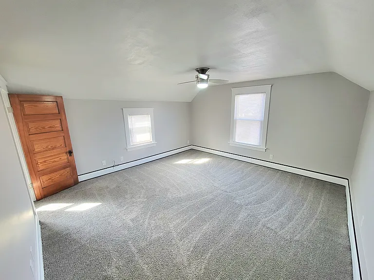 56 W Oxford St — Photo 6