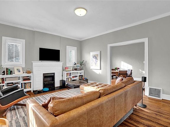 4th image of 3425 Royalton St
