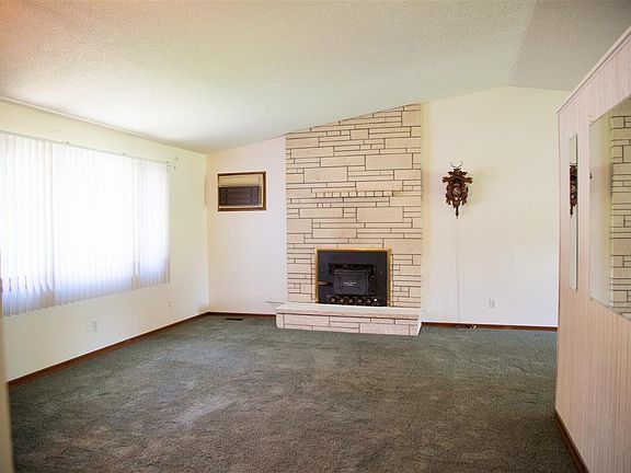 3rd image of 13924 E Desmet Ave