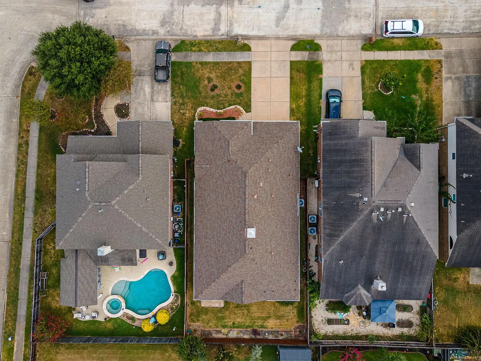 4 bed, 2.0 bath, 2166 sqft, $2,300 — Photo 4