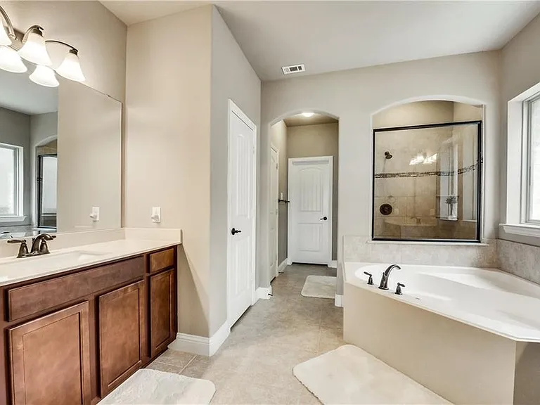 1025 Spring Falls Dr — Photo 12