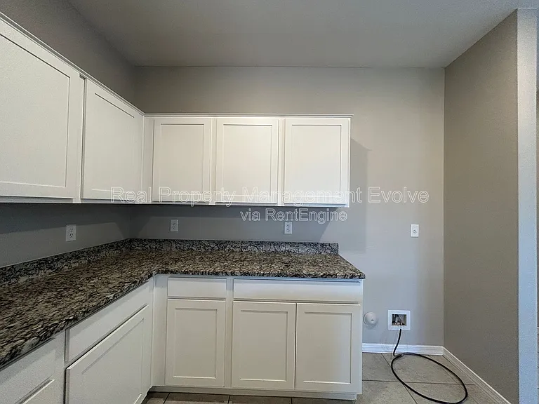 6551 W Magdalena Ln — Photo 9