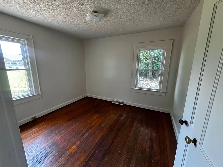 816 Churchill Dr — Photo 12