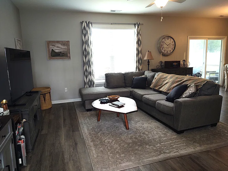 1404 Kinsley Ct NE — Photo 5