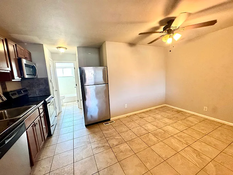 5225 Southwest Ave #105 — Photo 7