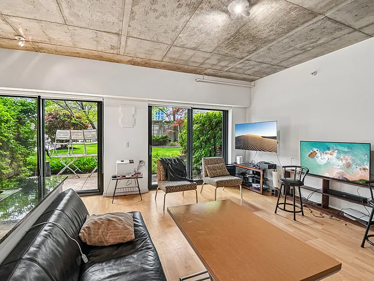 807 Davis St #314 — Photo 4