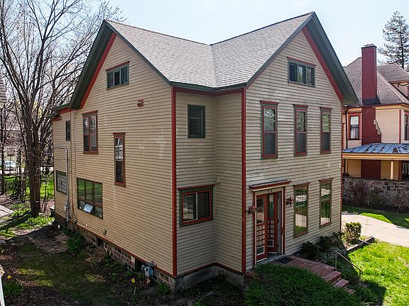 4th image of 130 College Ave NE