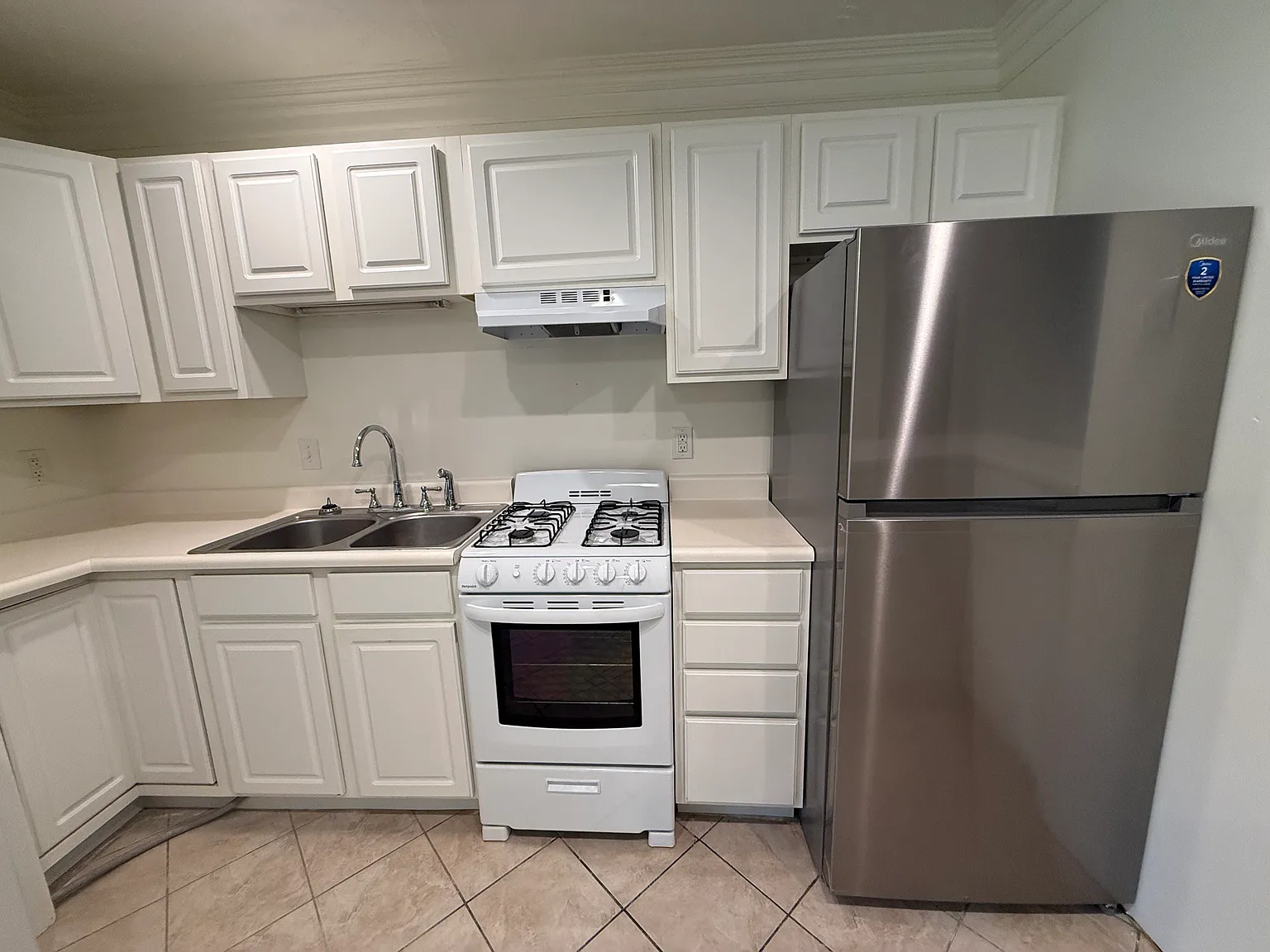 6104 Hillside Ave — Photo 4