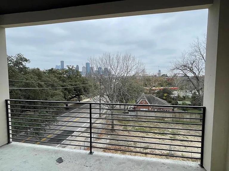 2727 Houston Ave #205 — Photo 16