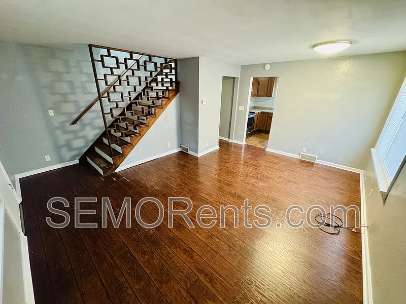 4 bed, 2.0 bath, $1,525 — Photo 1