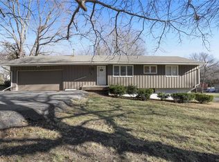 9725 Crestview Dr, Kansas City, MO 64137