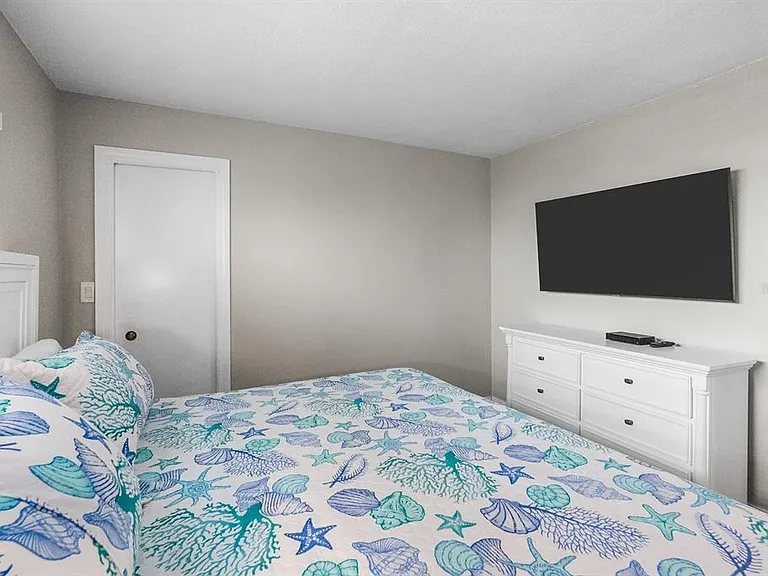 1270 Gulf Blvd #606 — Photo 21