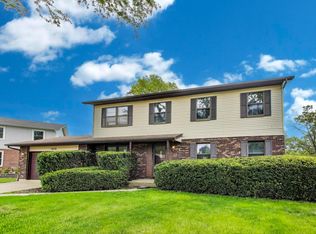 1976 Monday Dr, Elgin, IL 60123