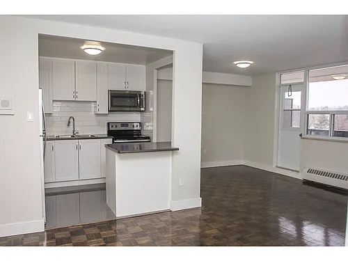 2250 Homelands Dr Photo 1