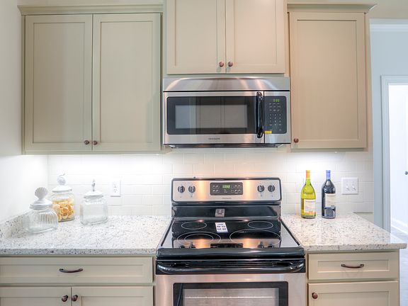 5th image of 209 Belmont Cir