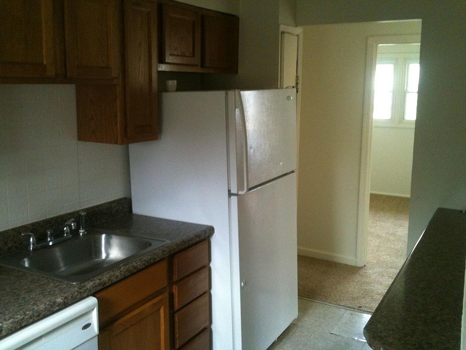 2nd image of 206 Estridge Rd