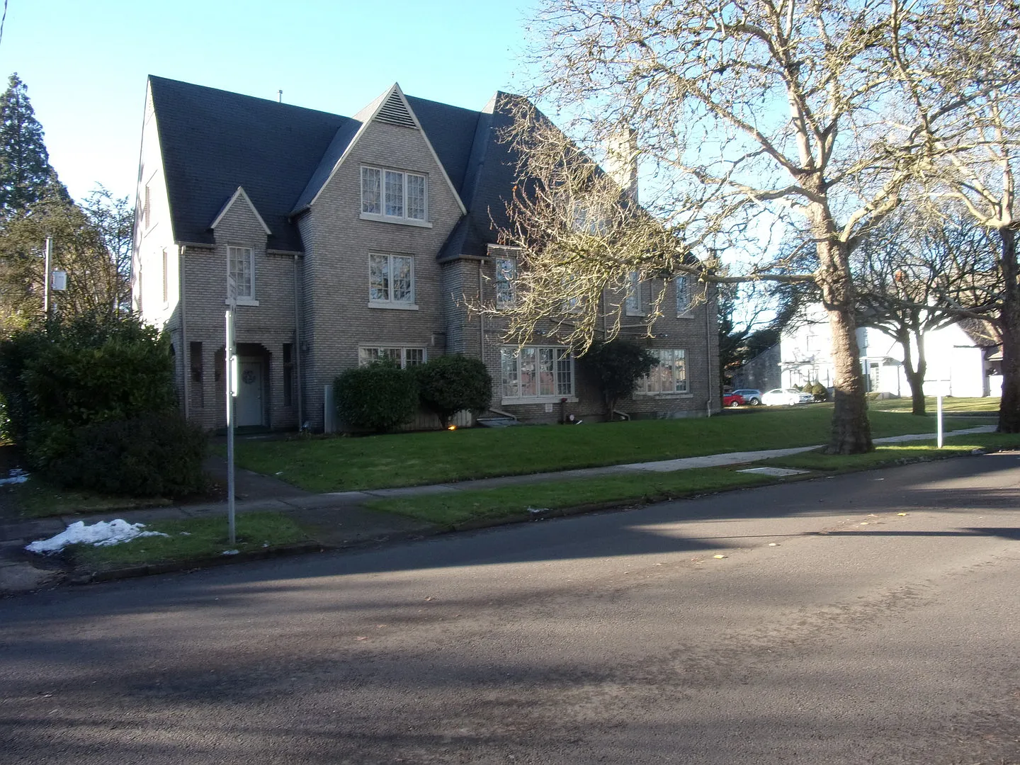096 - Old Pi Phi House - 3002 NW Harrison Blvd. Corvallis, OR 97330 — Photo 2