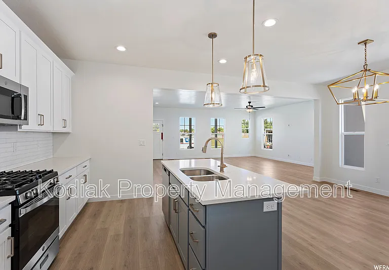 991 W Shoreline Dr — Photo 6