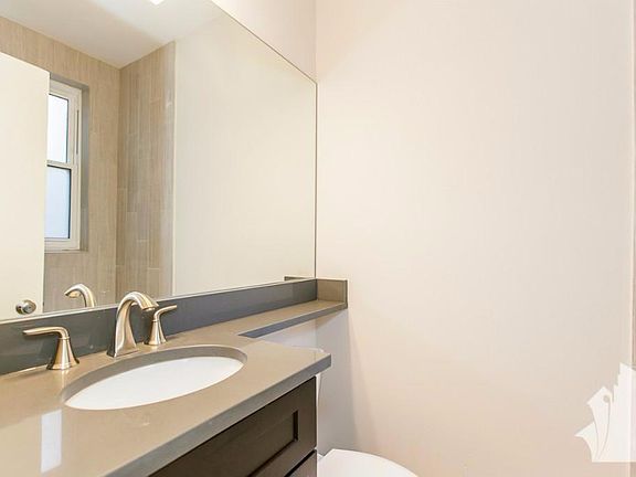 3rd image of 3839 N Greenview Ave APT 03E