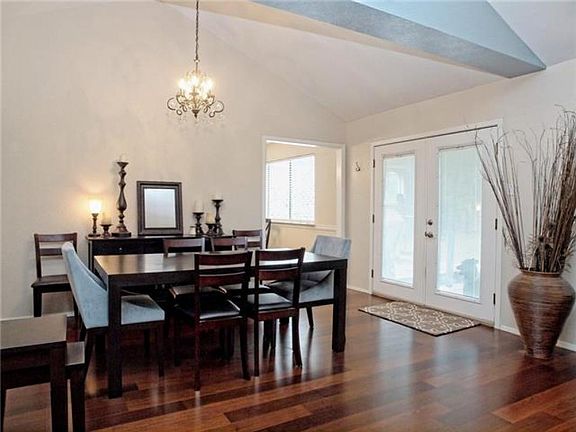 4th image of 1705 Oakridge Dr
