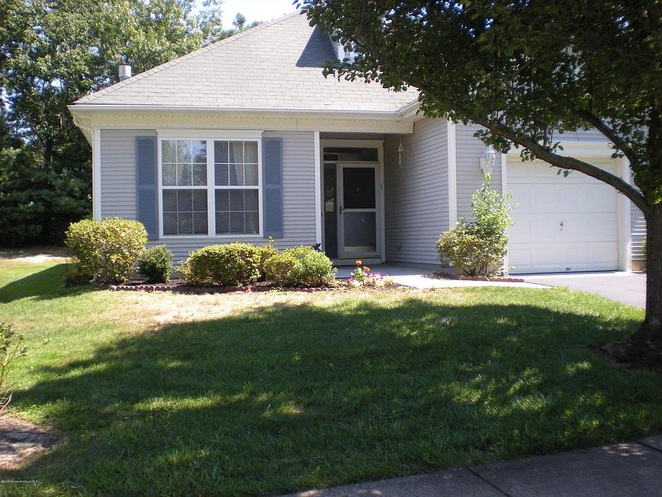 1st image of 8 Silverwoods Dr
