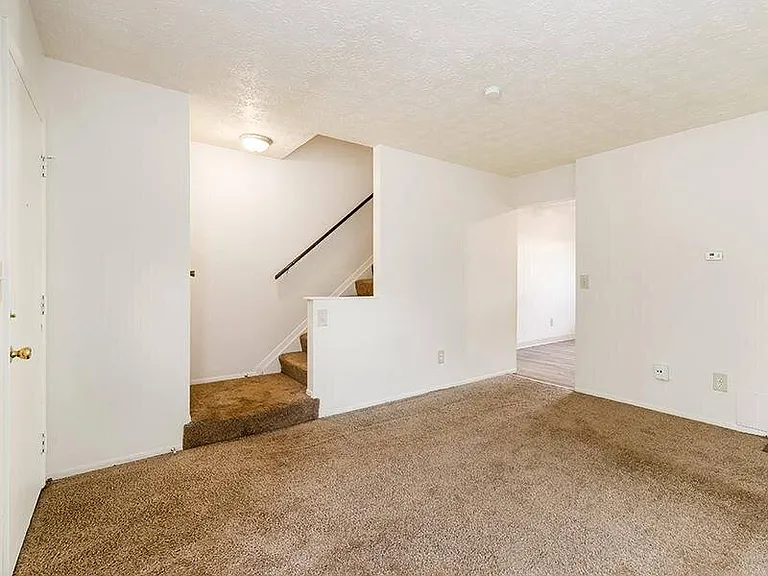Sharon Green Townhomes — Photo 16