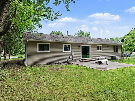 4th image of 1100 Orchard Dr