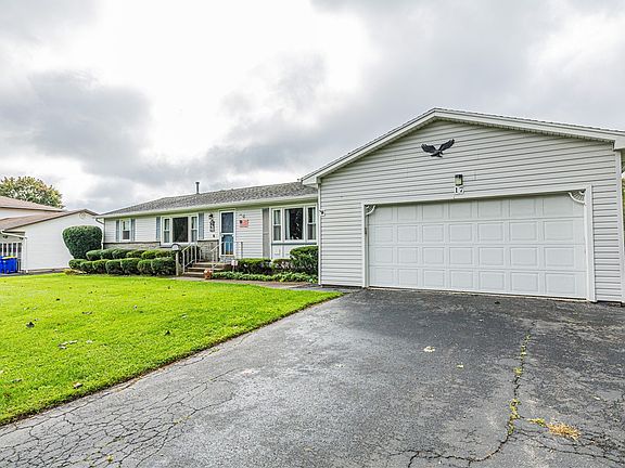 3rd image of 17 Kencrest Cir