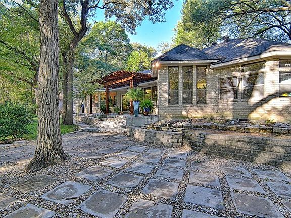 4th image of 912 Trail Wood Ct