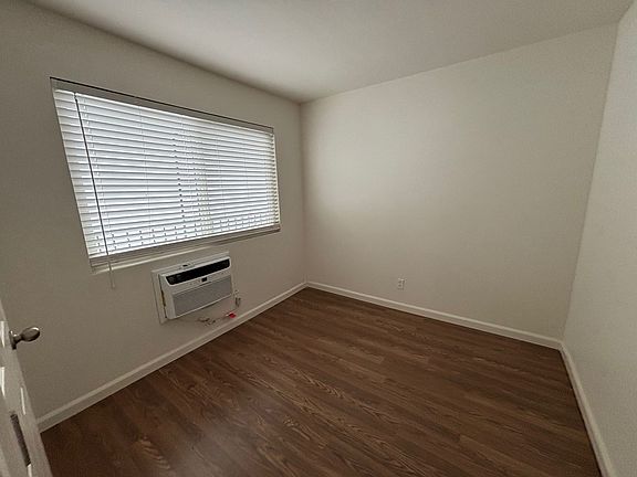 3rd image of 525 28th St #17