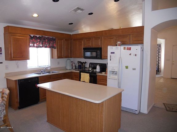 4th image of 8441 N Sayante Way