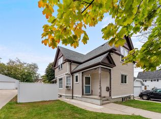 1208 S 14th St, Manitowoc, WI 54220