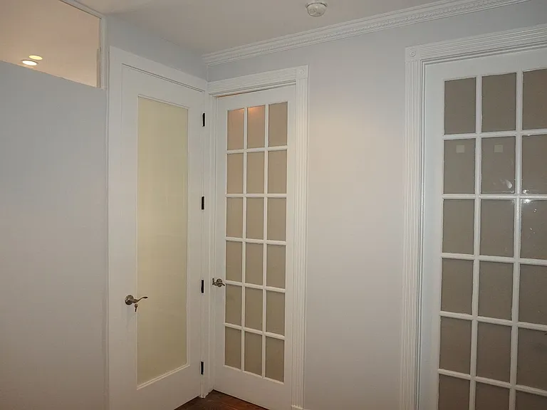 202 E 13th St #R3D — Photo 6