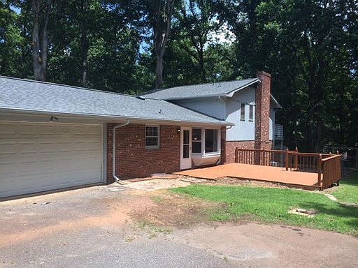 2nd image of 3300 Windsor Pl