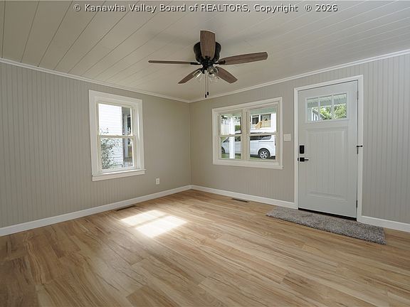 5th image of 834 S Washington St
