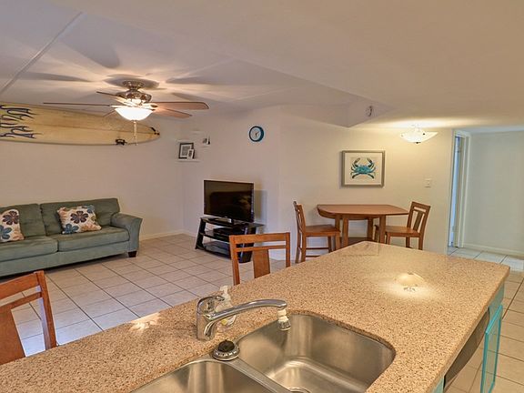 5th image of 109 W Tarpon St #305