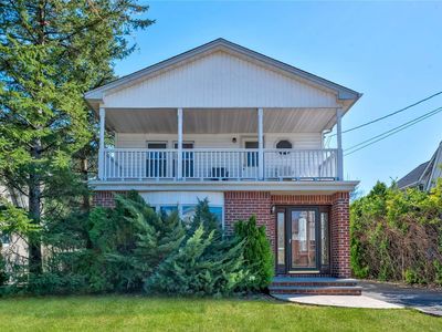 22 Macgregor Avenue, Roslyn Heights, NY, 11577