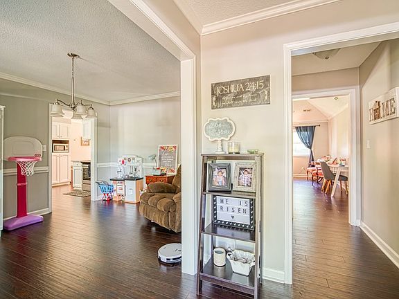 2nd image of 429 Royal Oak Dr