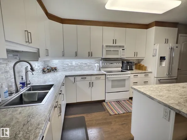 8922 156th St NW #108, Edmonton, AB T5R 5Z3