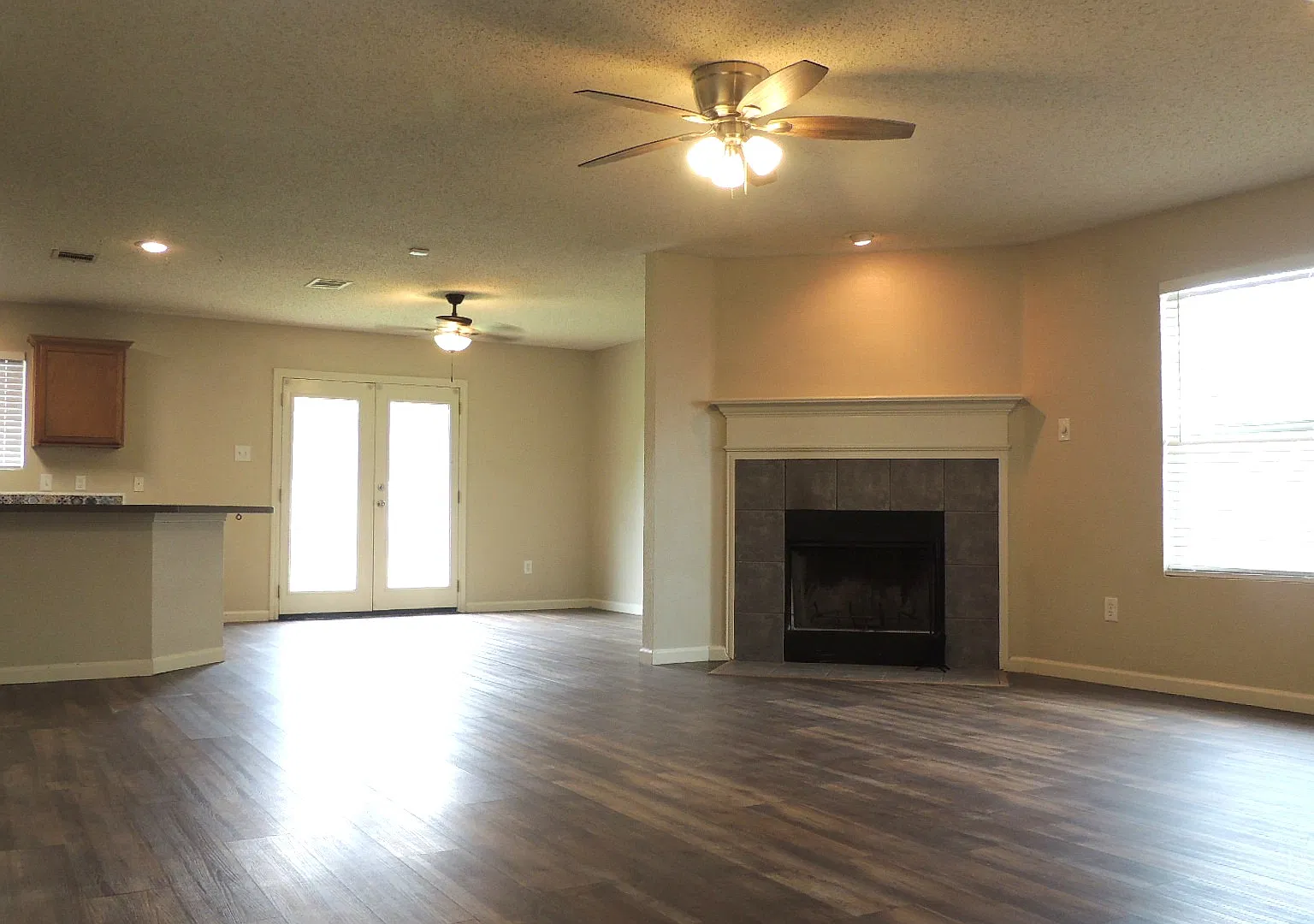 3 bed, 1637 sqft, $2,000 — Photo 2