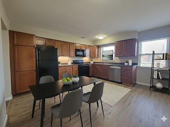 3rd image of 325 Iron St #325