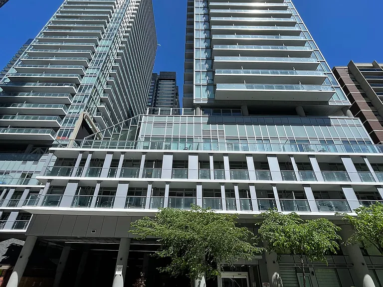 195 Redpath Ave #2015 — Photo 1