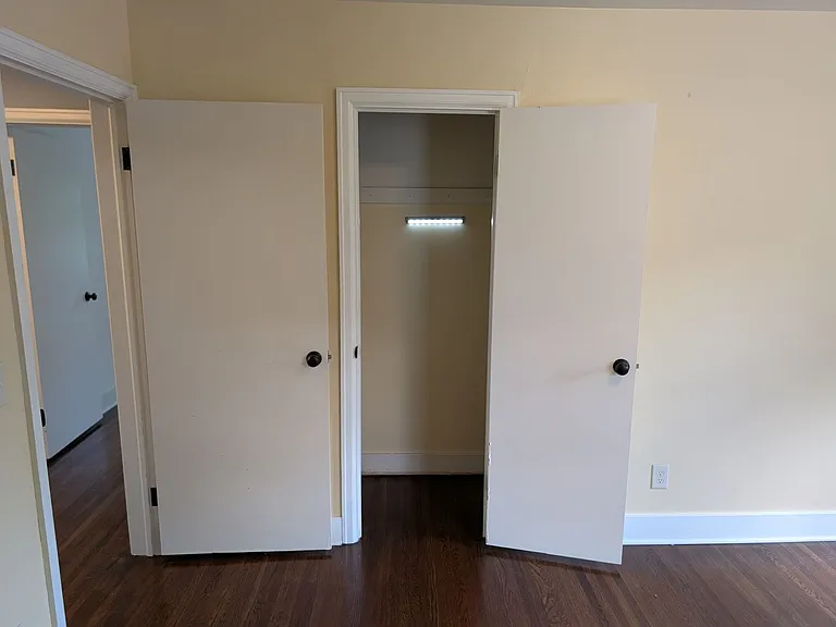 111 Eastmoreland Dr — Photo 29