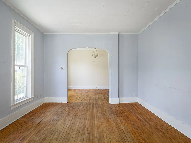 427 Flower Ave E — Photo 35