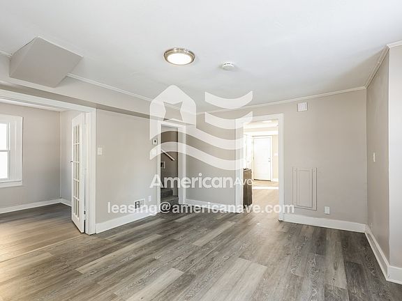 1385425_005_wm_-_living_room_13501018.jpg