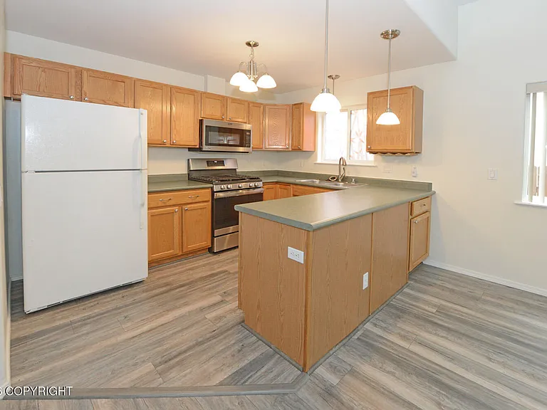 264 Dailey Ave — Photo 2