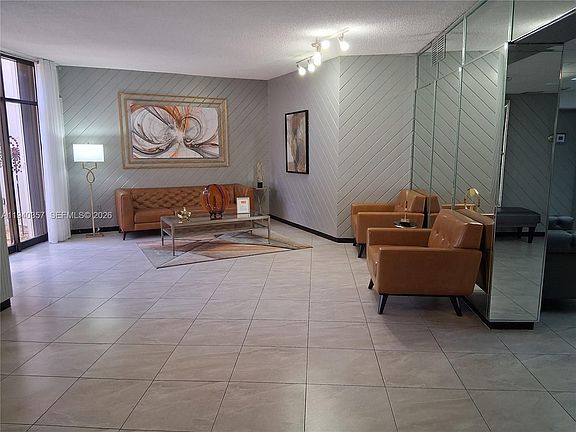 2nd image of 1400 Saint Charles Pl APT 524