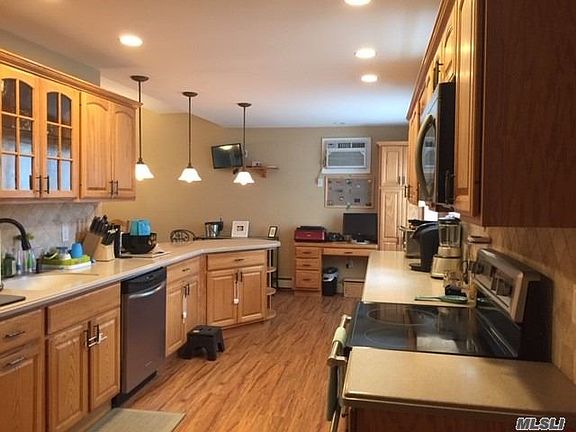 4th image of 69 Swan Ln
