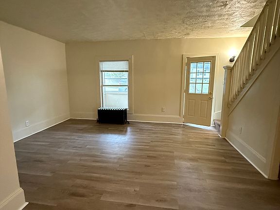 2nd image of 731 Emerald Ave NE