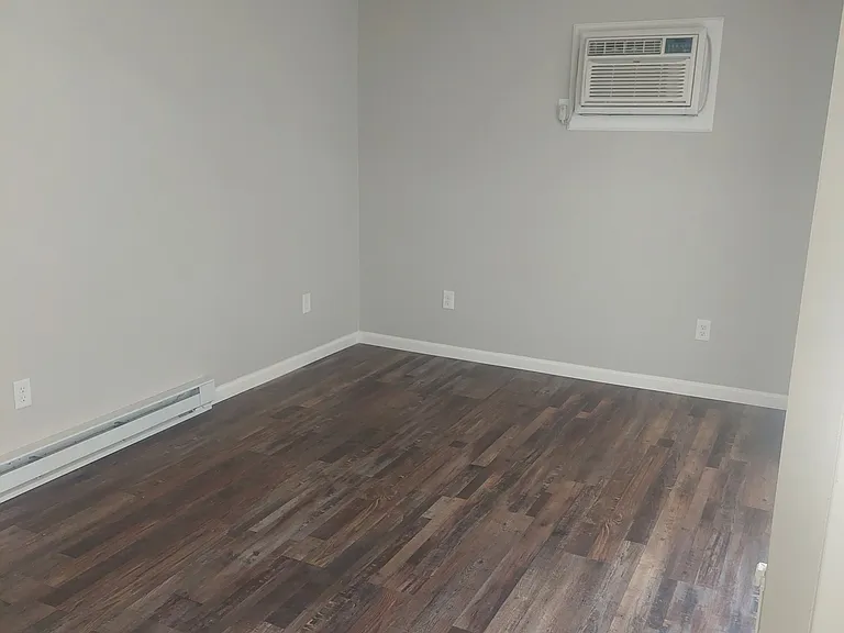 1101-1107 Cambridge Ct #3 — Photo 2